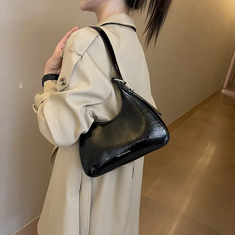 French Style Underarm Bag For Women 2024 New High End Fashion Versatile Designer Shoulder Bags Retro Oil Wax Skin Handbag