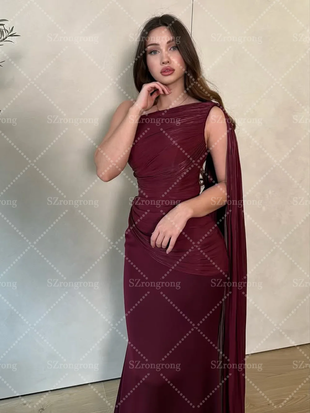 Eenvoudige een schouder chiffon geplooide bruids avondjurk schede sexy vloeiende backless prom feestjurk met cape op maat gemaakt