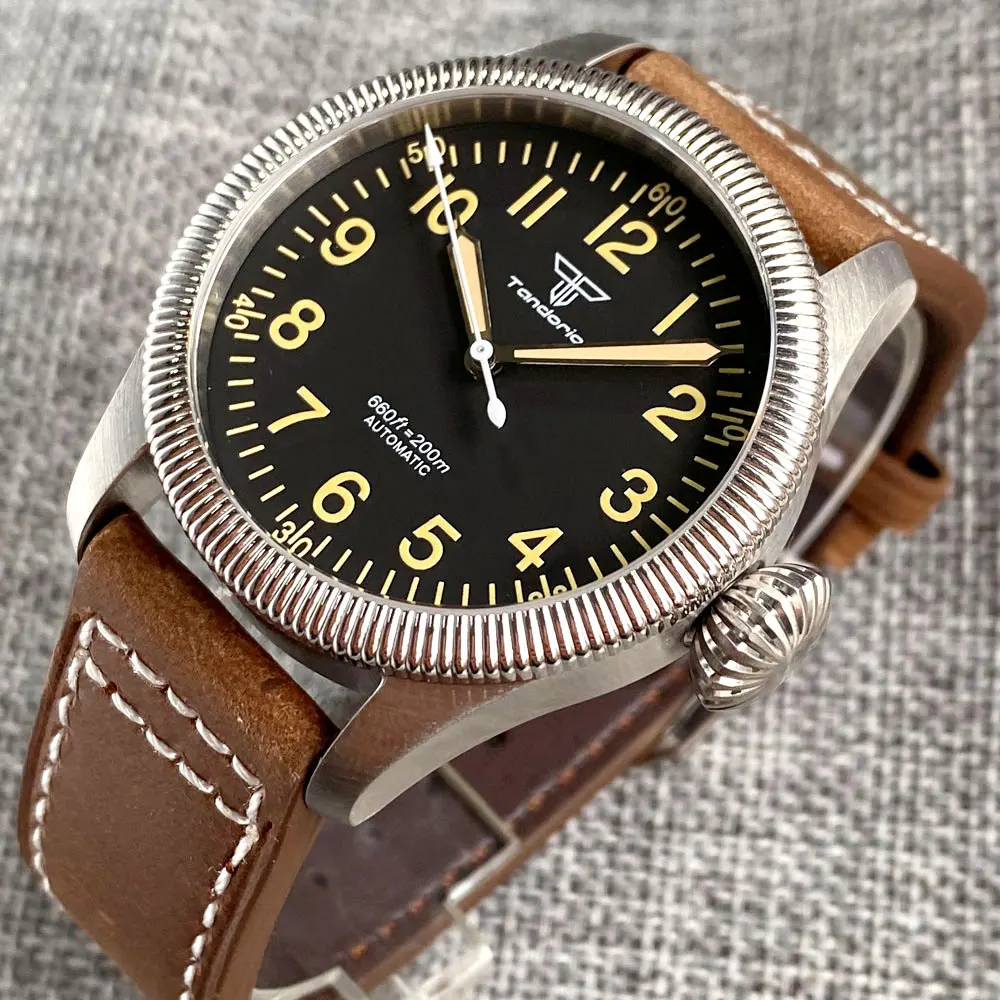 Tandorio Pilot Diver Auto Watch Men Fluted Bezel Vintage Yellow Arabic Numerals NH35 PT5000 Movt Orologio Pilota Montre Pilote