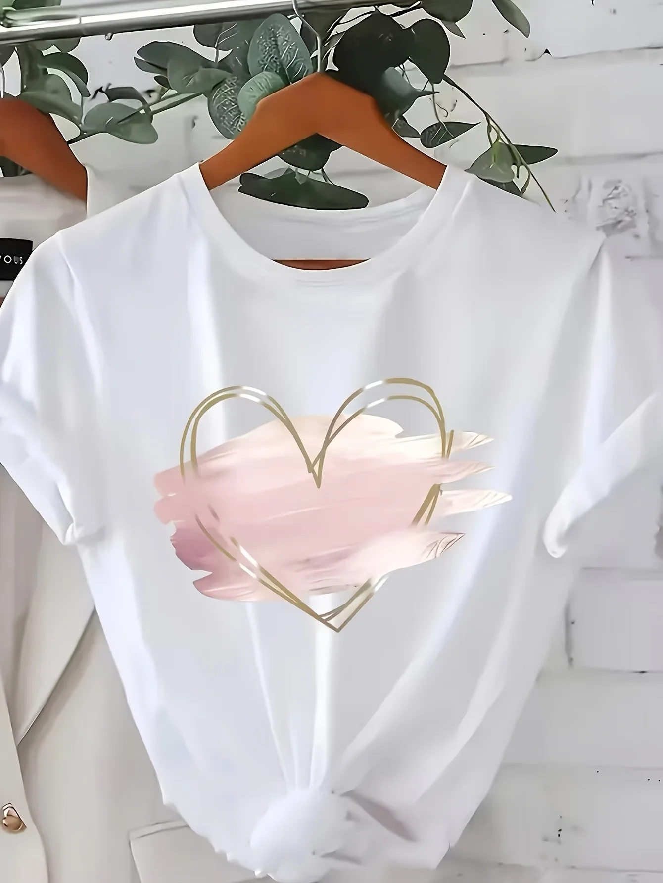 With Golden Relaxed Round Neck Breathable Medium Stretch Fabric Women's Summer Casual Short Sleeve Gradient Heart Print
