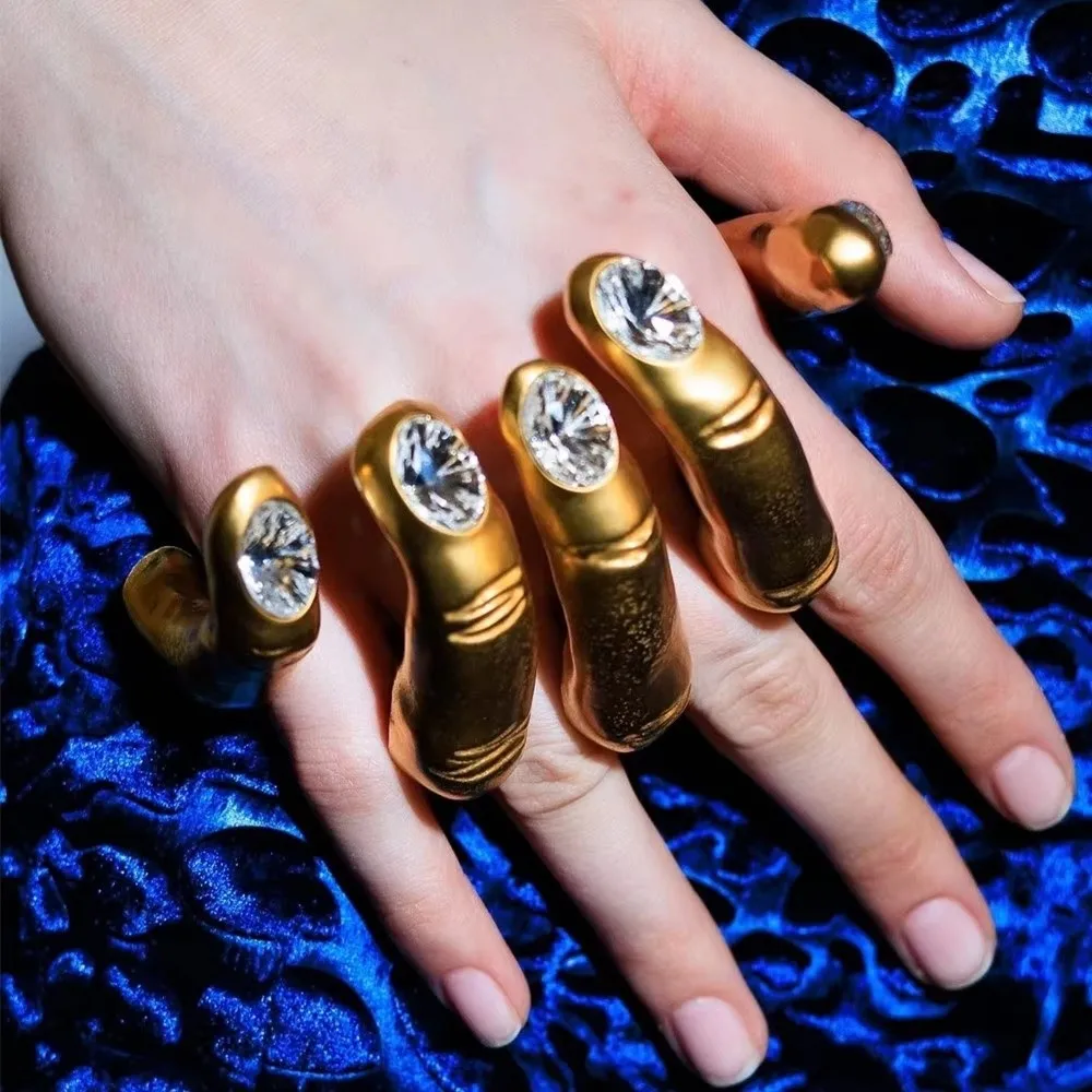 

Большой дизайн руки Кольцо для показа мод Ручной молитвенный дизайн Тяжелая работа Роскошное позолоченное большое кольцо из сплава Элегантное