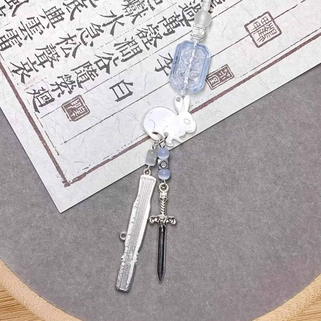 웨이 우시안 란 왕지, 수공예 비즈 토끼 펜던트, 마법의 길의 집안을 이끄는 자가 만든 휴대폰 줄과 열쇠고리