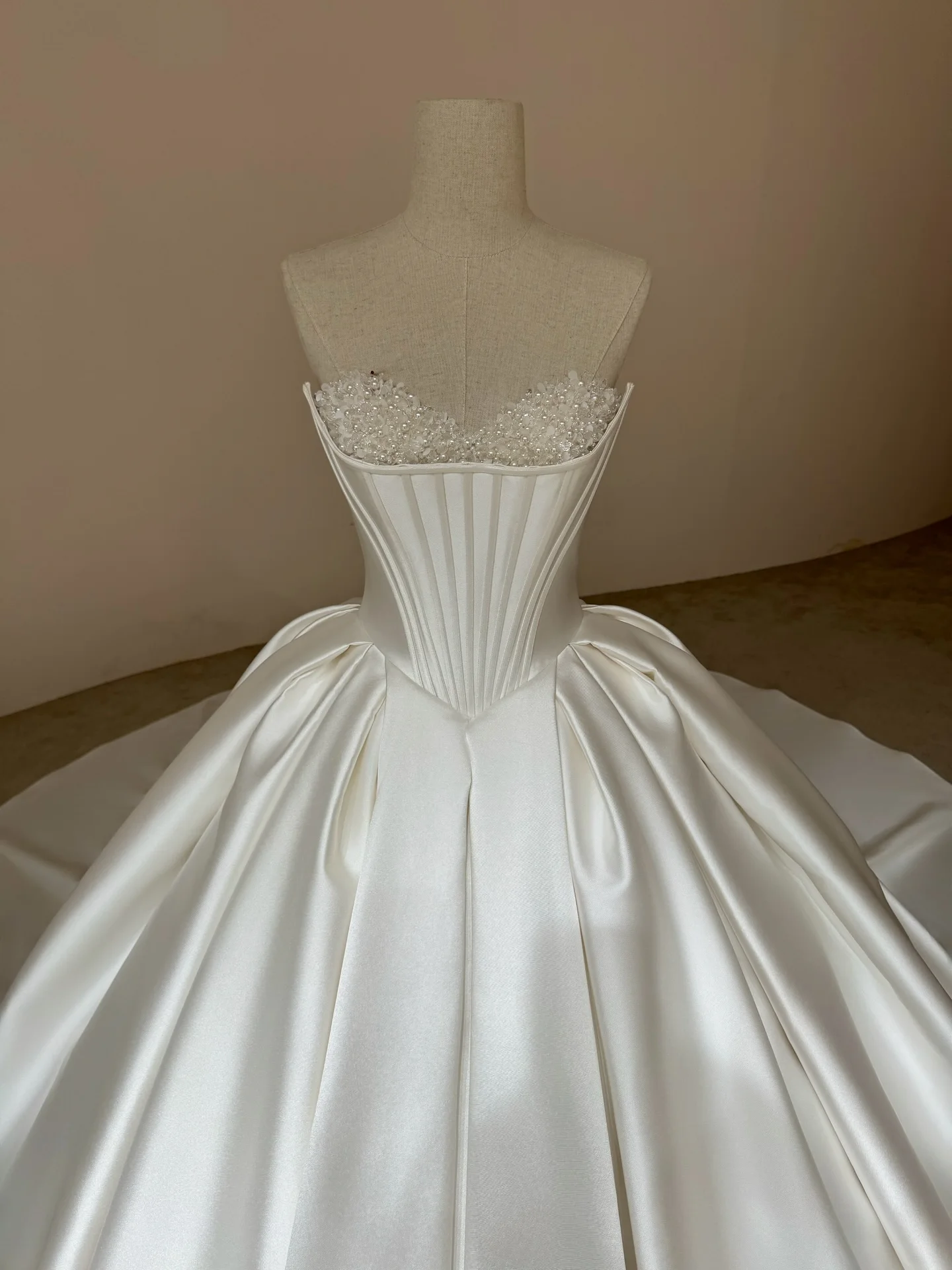 Vintage Luxury Wedding Gown Satin Princess Dress Sweetheart Neckline Elegant Bridal Ball Gown Vestido De Novia