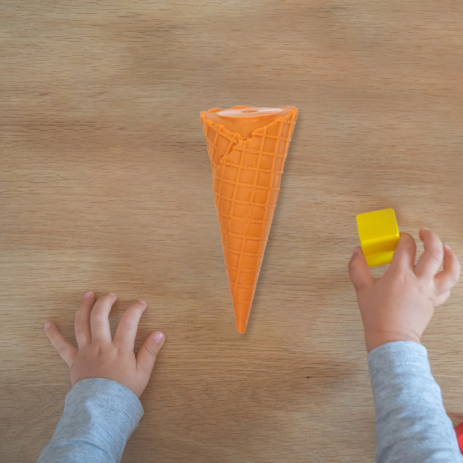 

Simulated Ice Cream Cone Props Cute Food Displays Handheld Photography Accessories Plastic Decor Sweet Treats Fake