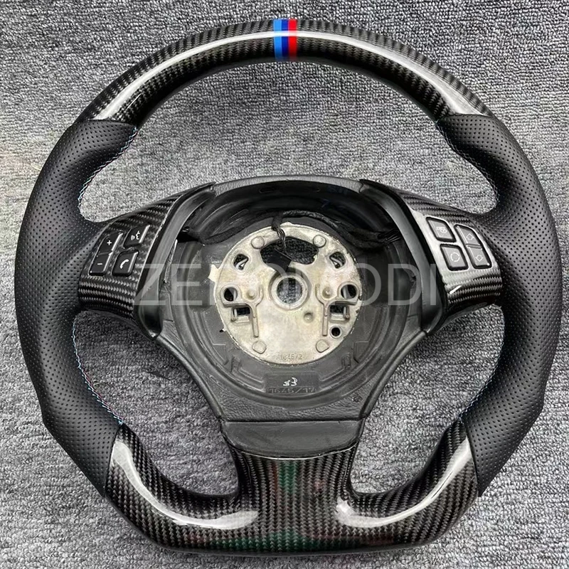 

Замшевое рулевое колесо из углеродного волокна Forge Racing для BMW 3 серии E90