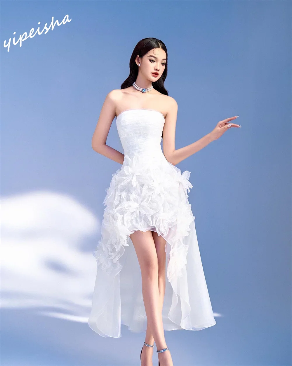 Aangepaste prachtige moderne stijl retro sexy netto handgemaakte bloembal strapless hi-lo jurken galajurken hoge kwaliteit klassieker