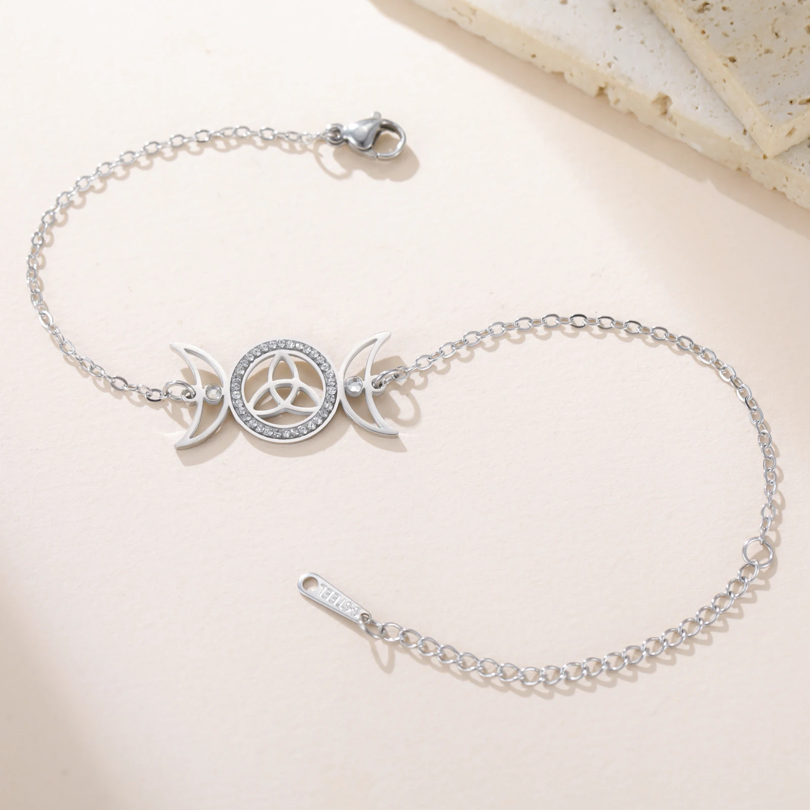 هيكات سوار الثلاثي القمر آلهة حماية سوار للنساء هيكاتي ليليث الأساطير اليونانية باقان الويكا سلتيك عقدة مجوهرات