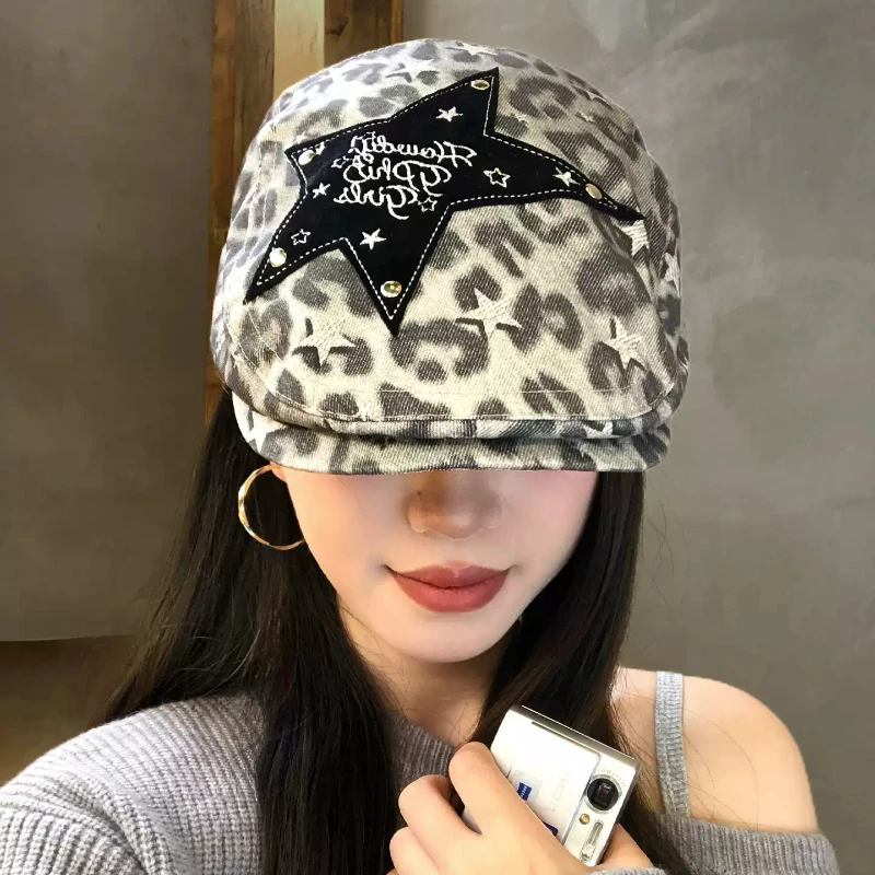 Y2K Millennium Spice Girl Style Leopard Star Rivet Forward Cap Women Vintage Patch Decor Artistic Versatile Duckbill Berets