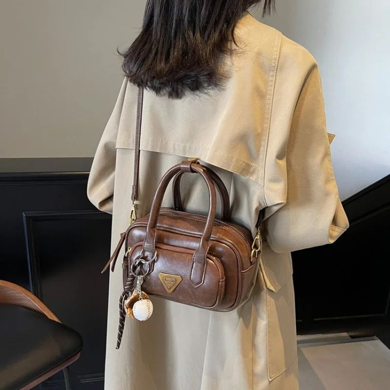 

Famous Designer Genuine Leather Messenger Bag Crossbody For Women Elegant Classic Popular Tote Bags Comfy