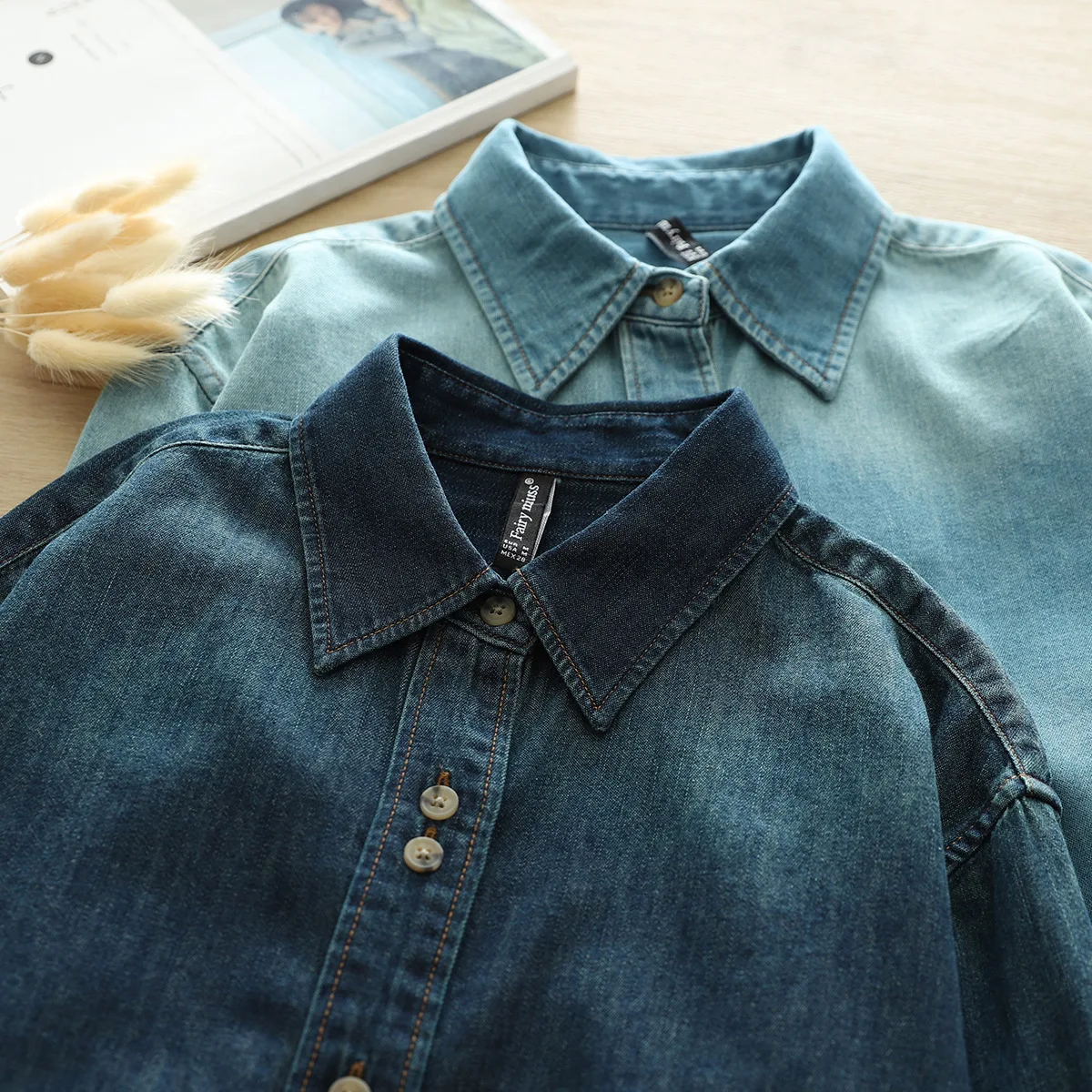 Nuova camicia di jeans a maniche lunghe autunno 2025, bottoni con colletto rovesciato da donna, camicetta allentata casual con temperamento retrò Mori Girl T58260CC