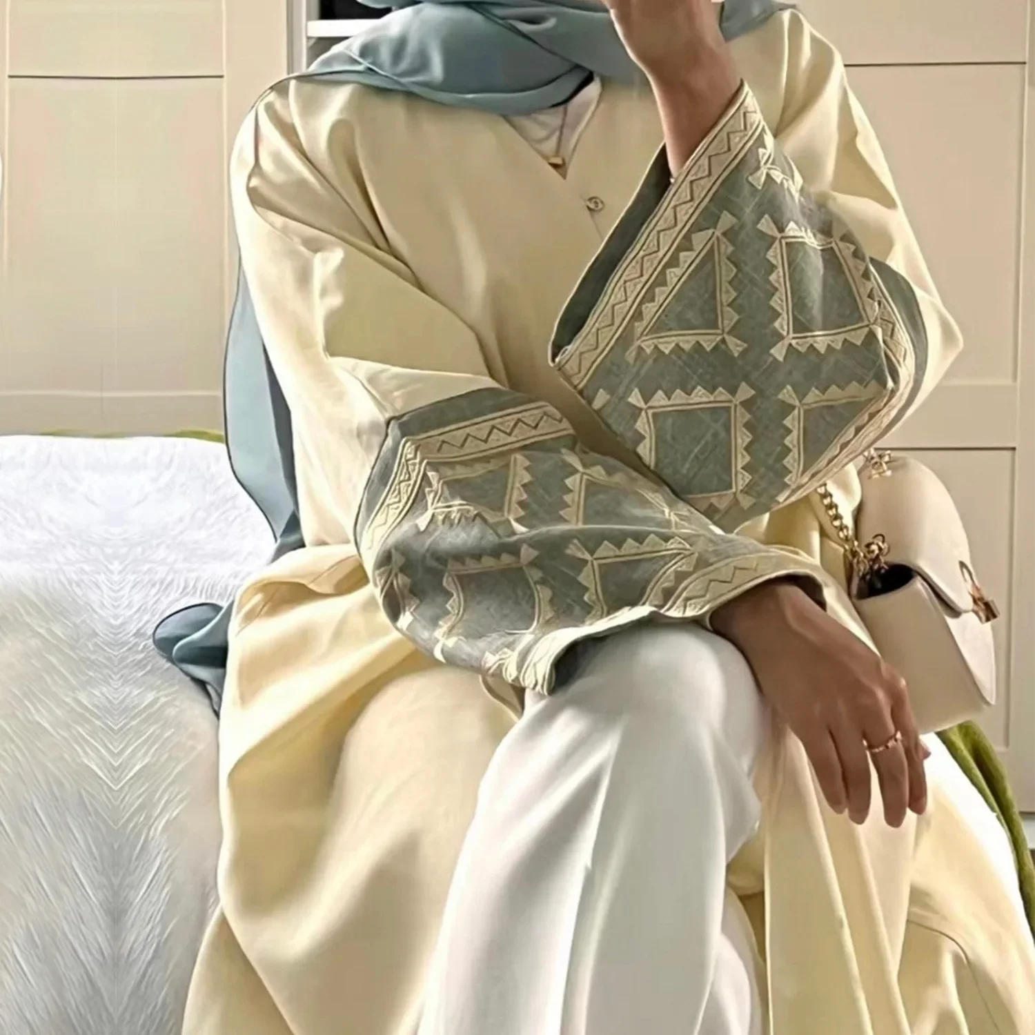

Luxury Embroidery Open Abaya Kimono Cardigan Muslim Abayas for Women Dubai Luxury Turkey Islam Clothes Kaftan Hijab Dress Eid