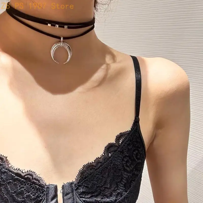 Unique Moon Choker Necklace Multi-Layer Black Chain Moon Horn Pendant Clavicle Chain Punk Choker Chain Fashion Ornament 55KA