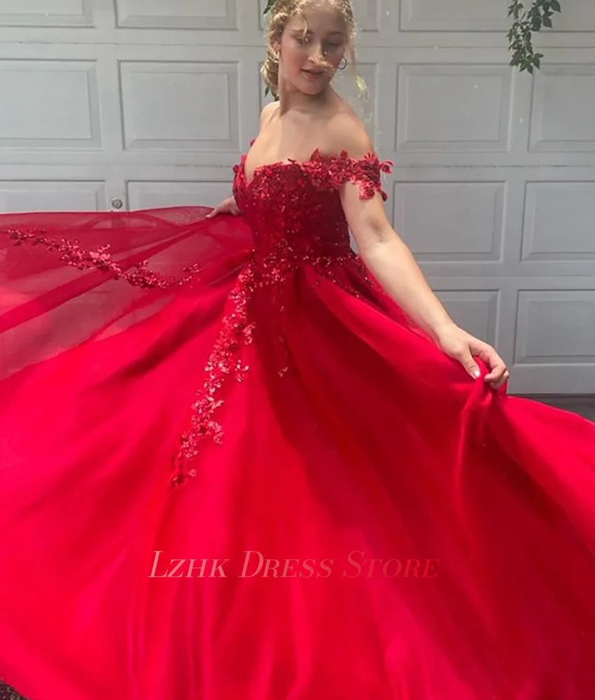 Abito da sera personalizzato con applicazioni a trapezio in organza squisita con spalle scoperte Abiti da ballo sexy con scollo a V e maniche corte fino al pavimento