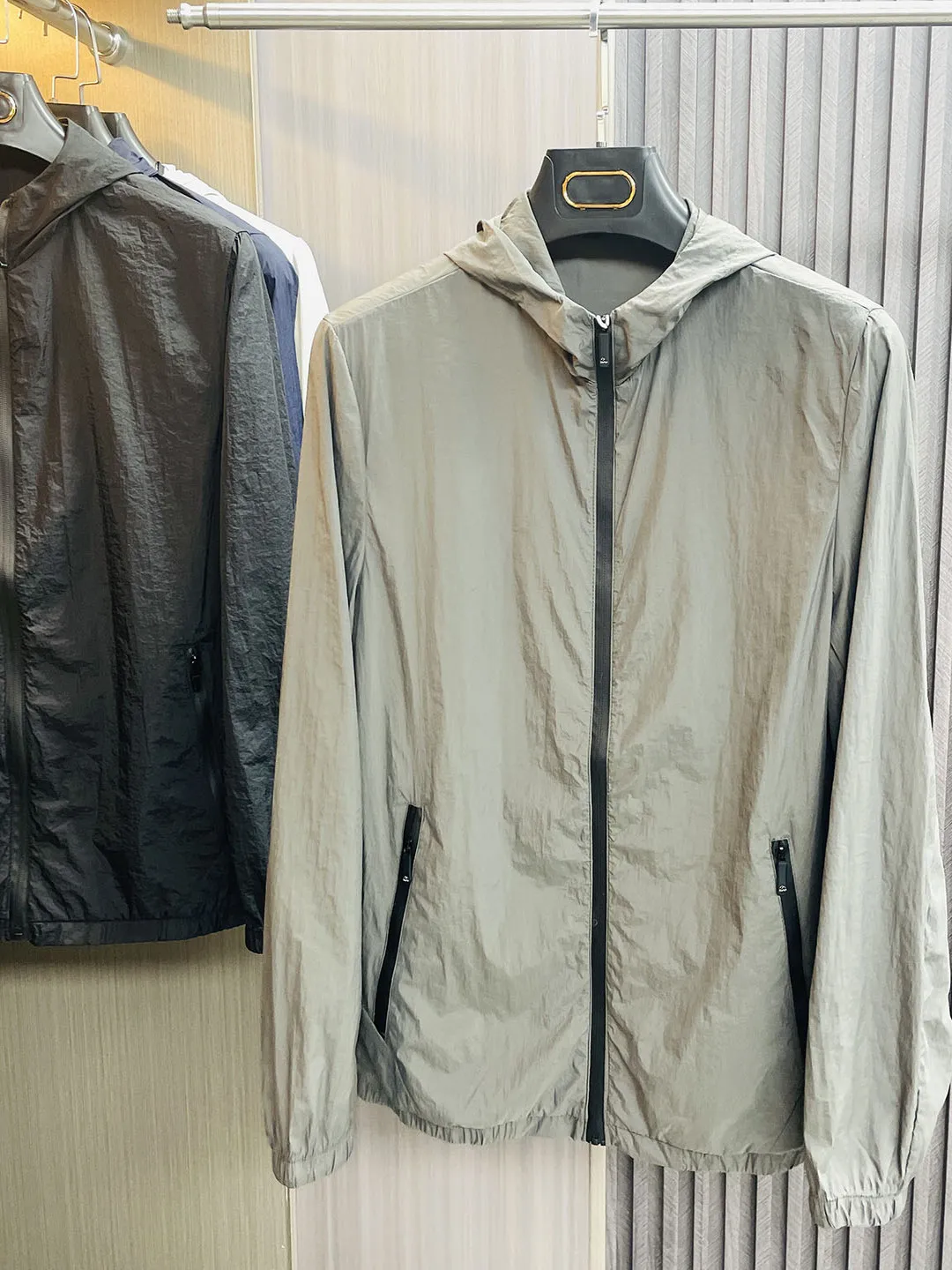 

Lightweight Breathable Hooded Jaet Men's Outdoor Summer Sun Protection Clothing Skin irt Outerwear Loose Fit Long Sve ...