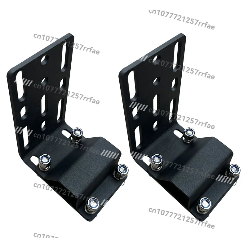 Instalasi kanopi samping tenda mobil di luar ruangan menggunakan klip braket khusus yang dipasang tetap.