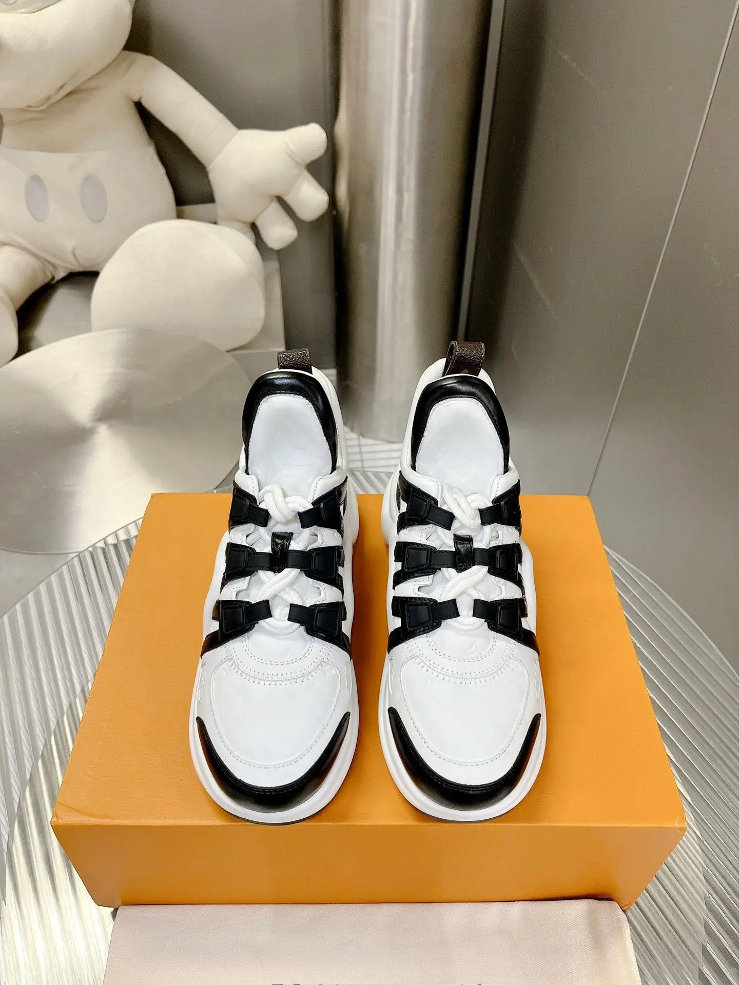 Unisex Black White Chunky Dad Sneakers Leather Strap Splicing Irregular Wave Thick Platform Sole Lace Up Height Increasing Street Casual Shoes