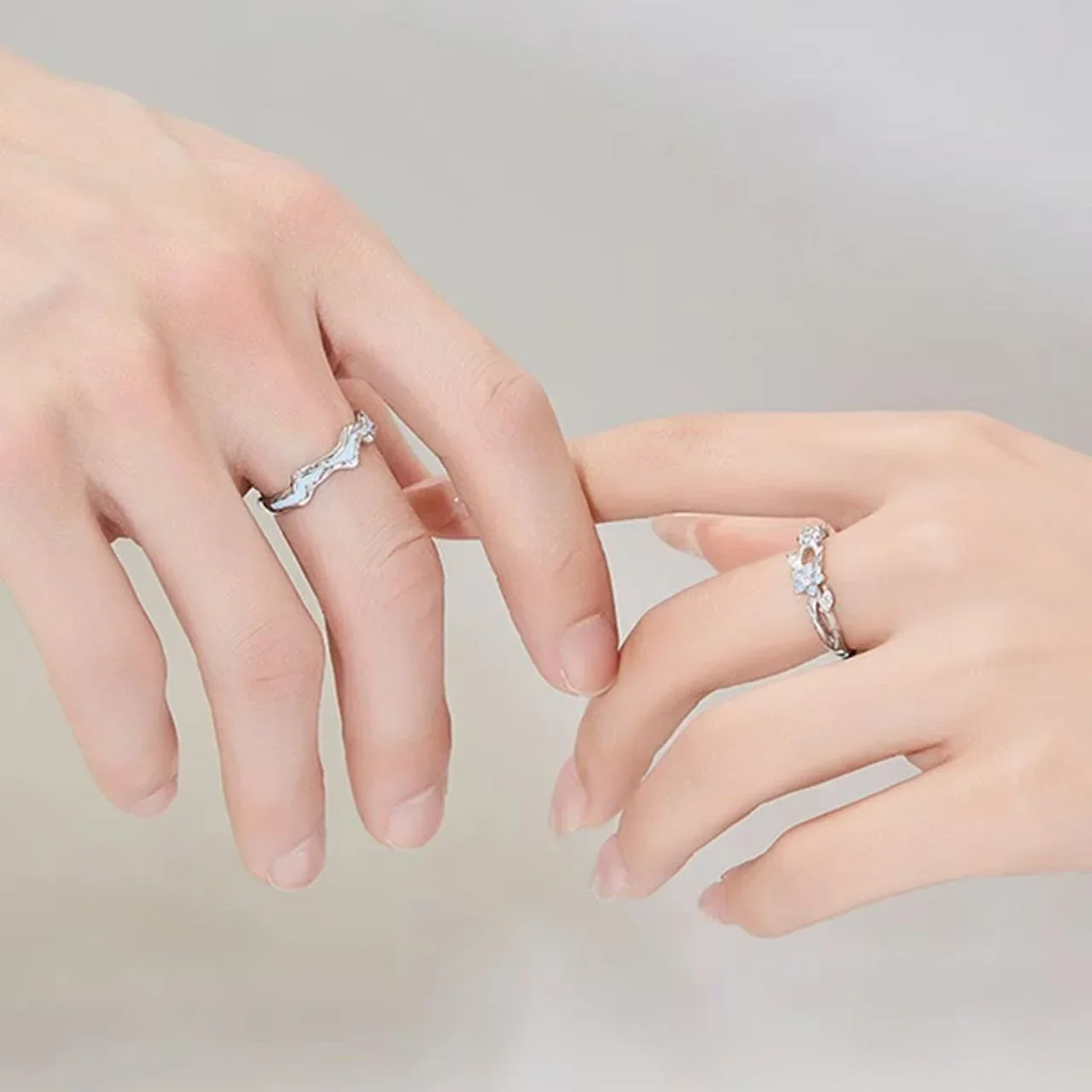 2026 New Classic Forget Me Not Couple Ring Ins Niche Design Fashion Enamel Men's and Women's Matching Engagement Birthday Gift