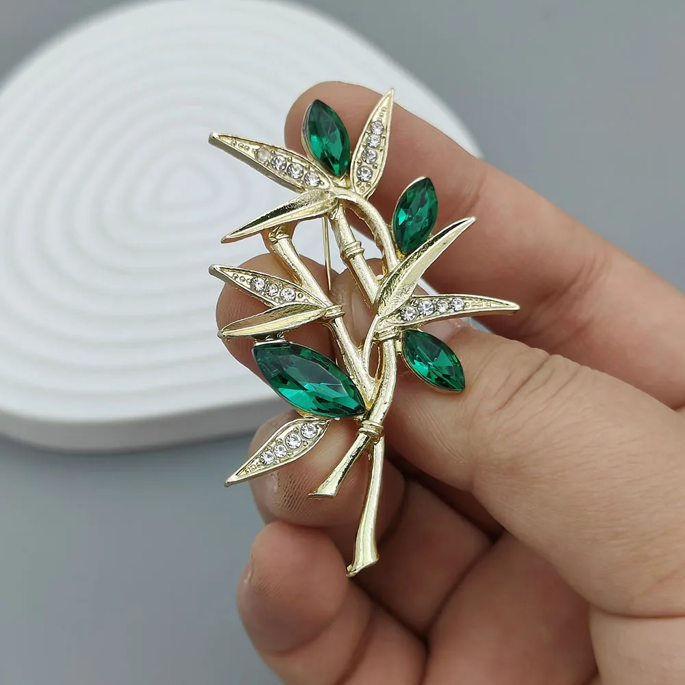 Fashionable bamboo leaf gemstone brooch, anti-exposure pin for women, metal button to fix clothes, wedding party gift