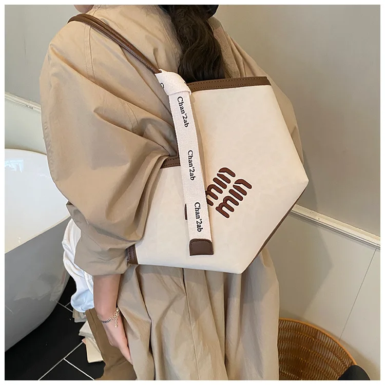 

Новинка 2023 года, сумка-тоут с леопардовым принтом в стиле ретро — вместительный кошелек под мышками/плечо, минималистичный и универсальный, женский для работы и повседневного использования