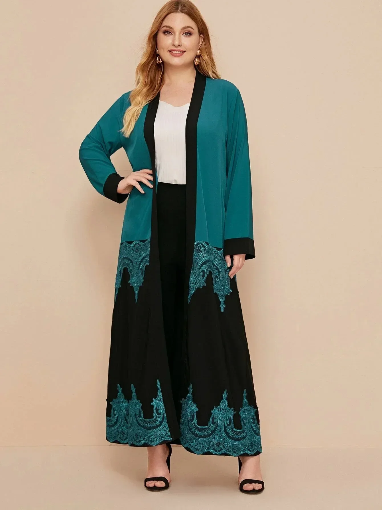 Hollow Out Muslim Dress Fashion Lace Embroidery Muslim Abaya for Women Lace-up Abayas Kaftan Islam Cardigan Dubai Arab Long Robe