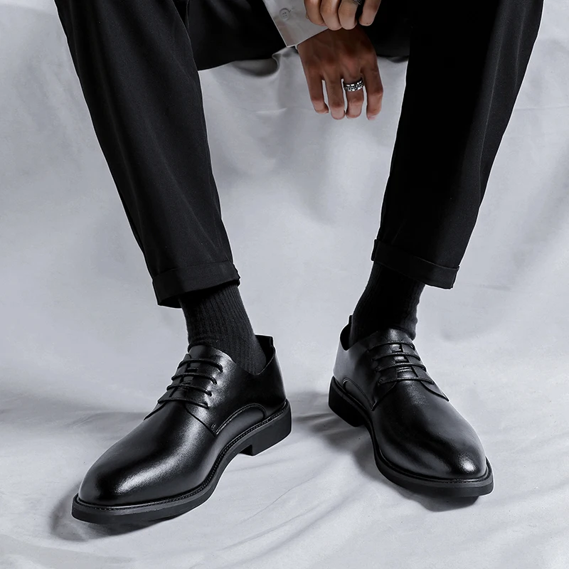 

Men Business Casual Shoes Simple Fashionable Breathable Gentlemanly Pointed Commuting Office Wedding Shoes