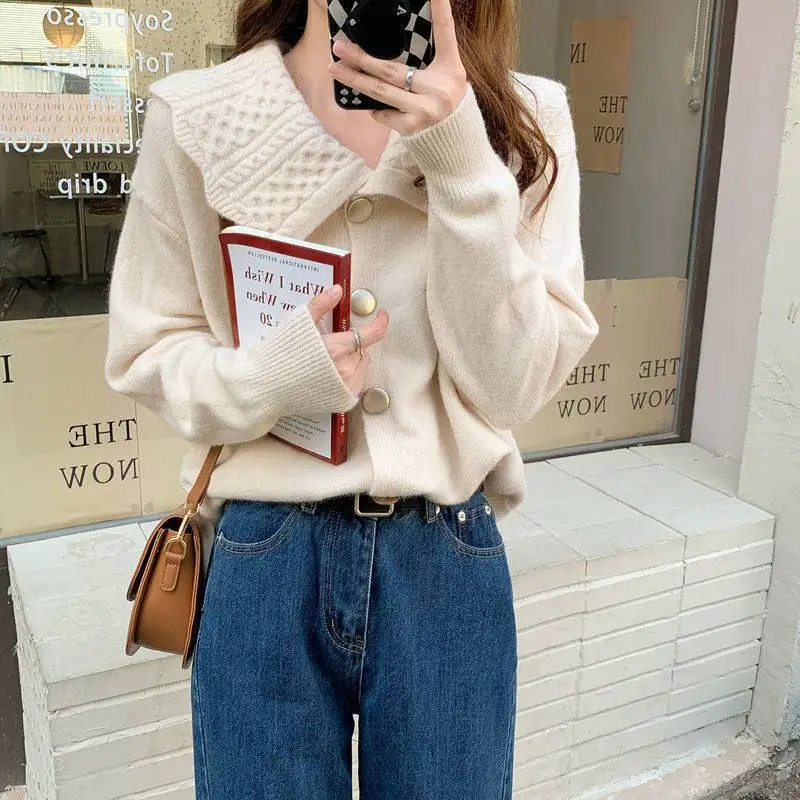 2024 Autumn and Winter New Casual and Comfortable Day Doll Collar Sweater Coat Women's Soft Waxy Loose Show Thin Knit Cardigan