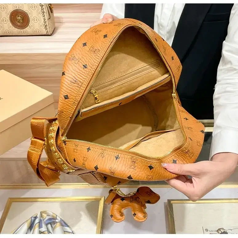 Sac à dos en cuir 2025, nouvelle mode printemps et été, design sense niche, sac à dos léger de voyage