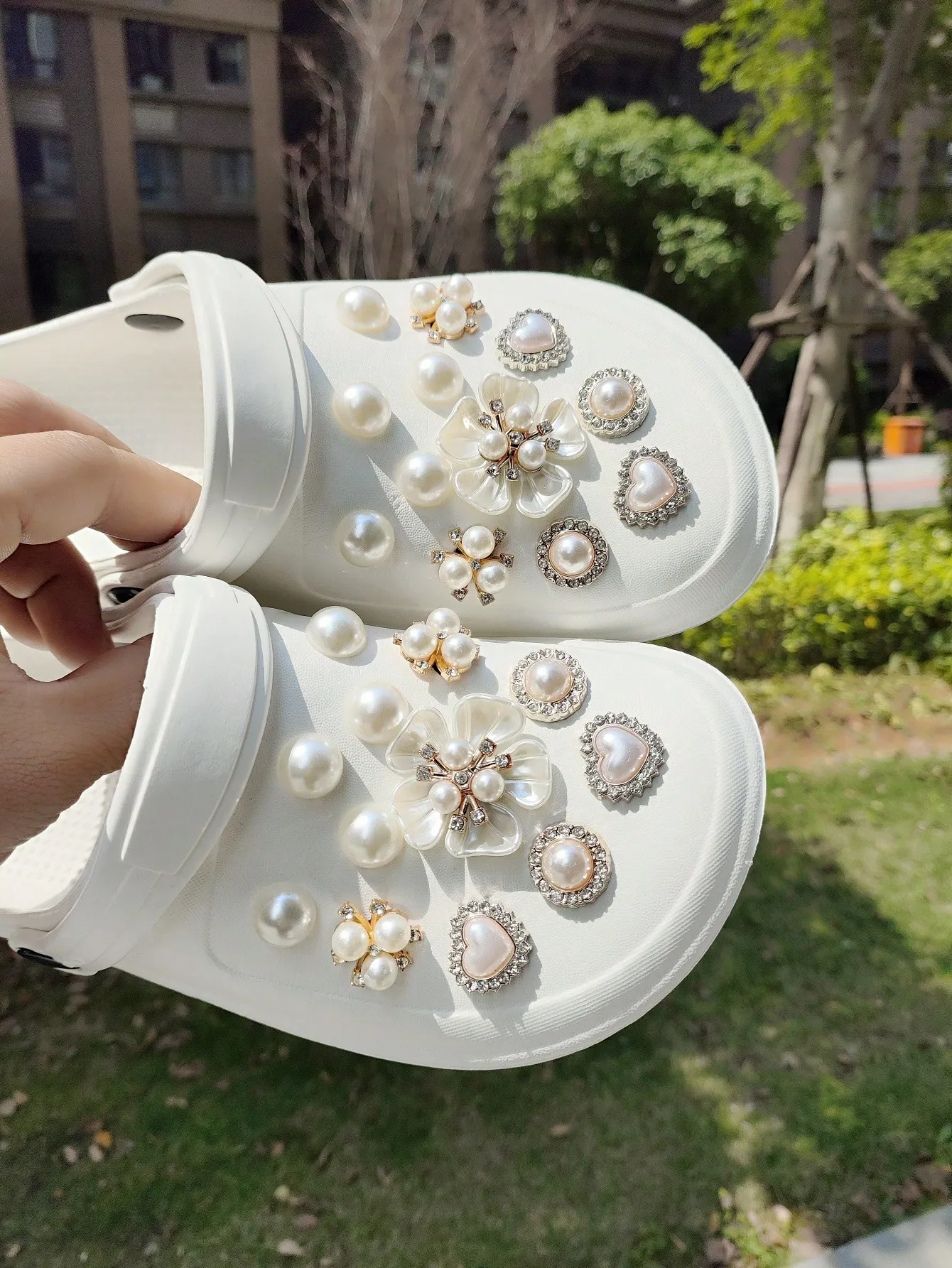 24pcs Dismountable White Camellia Imitated Pearl & Rhinestone Heart Shaped Garden Shoe Decorations Charm image 3