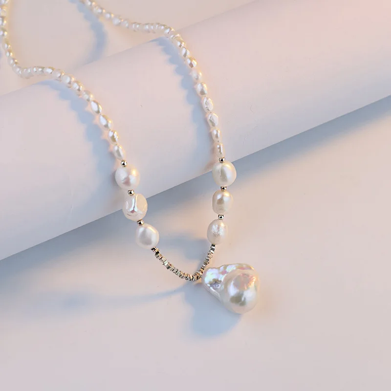 

Luxury Baroque Pearl Necklace for Women French Retro Choker Water Drop Pearl Pendant Exquisite Neck Chain Valentine's Day Gifts