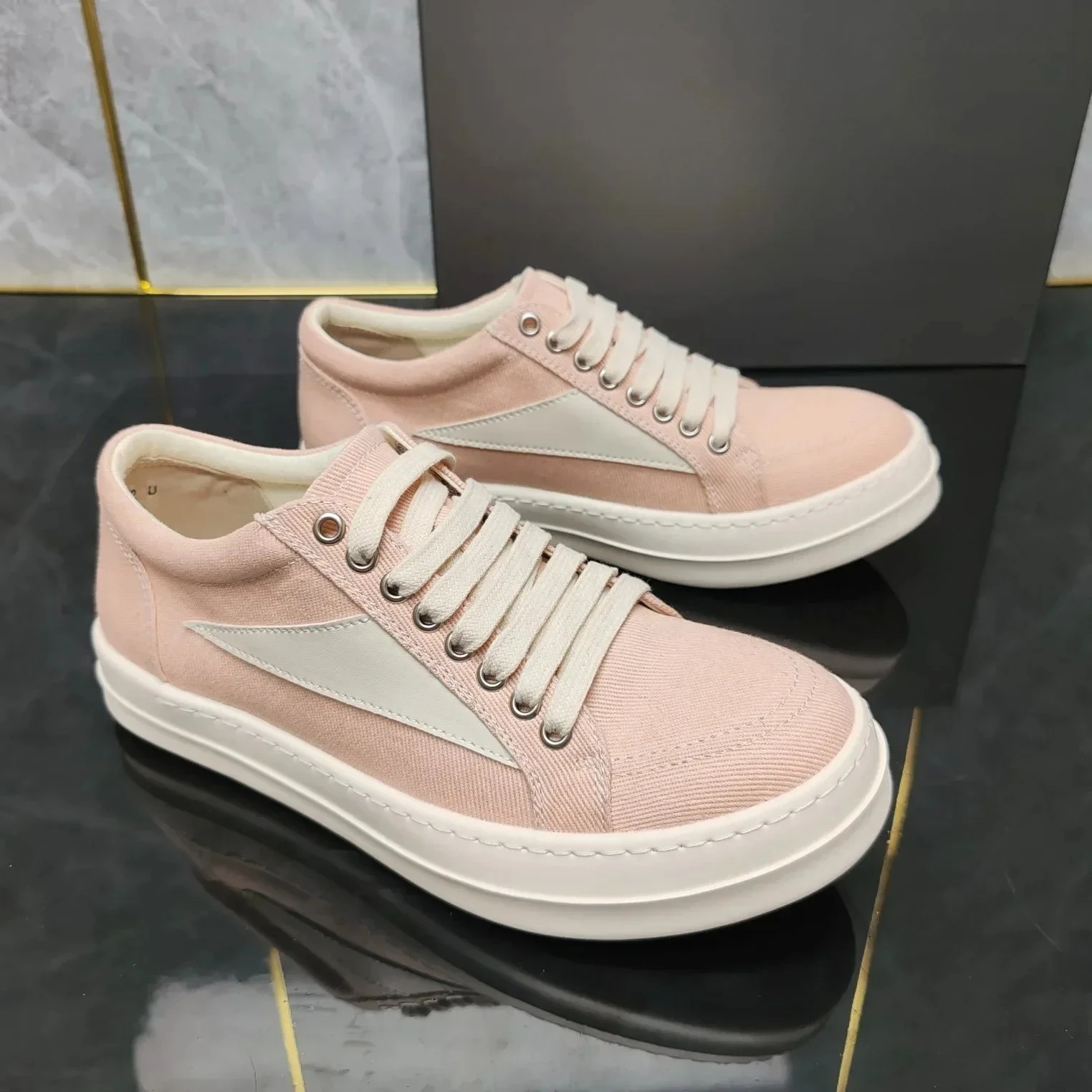 

Top quality thick bottom NEW Ro Pink Inverted Triangle Canvas Simple Low-cut Shoes Joker Couple Shoes Small Essential.