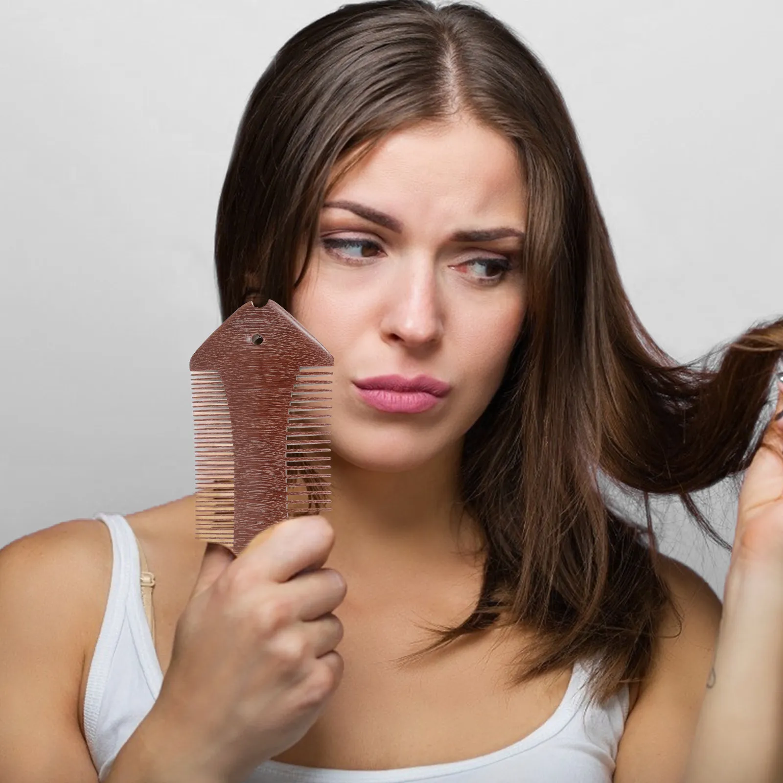 

Расческа из сандалового дерева в форме рыбы с полированными зубцами, предотвращающая ломкость, для легкого распутывания волос, с натуральным ароматом, стимулирующая кожу головы, идеальна для ухода за волосами