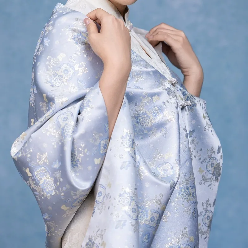 New Chinese Style Brocade Outer Shawl 100% Natural Mulberry Silk Scarf with Traditional Frog Buttons