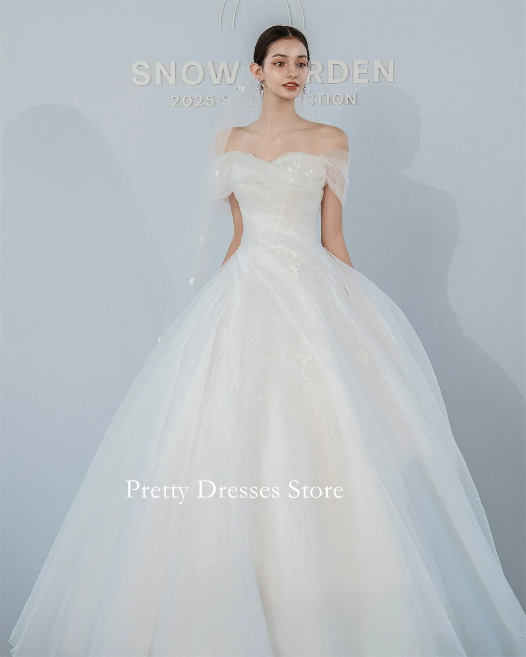 

С открытыми плечами, стиль 2025 года, садовые свадебные платья цвета слоновой кости со шлейфом, органза с короткими рукавами, вечерние платья для женщин