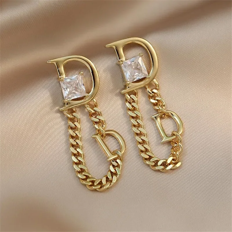 Fashion Brand Jewelry Elegant Letter D Earrings Vintage French Style Tassel Stud Earrings for Women Party Accessories Gifts