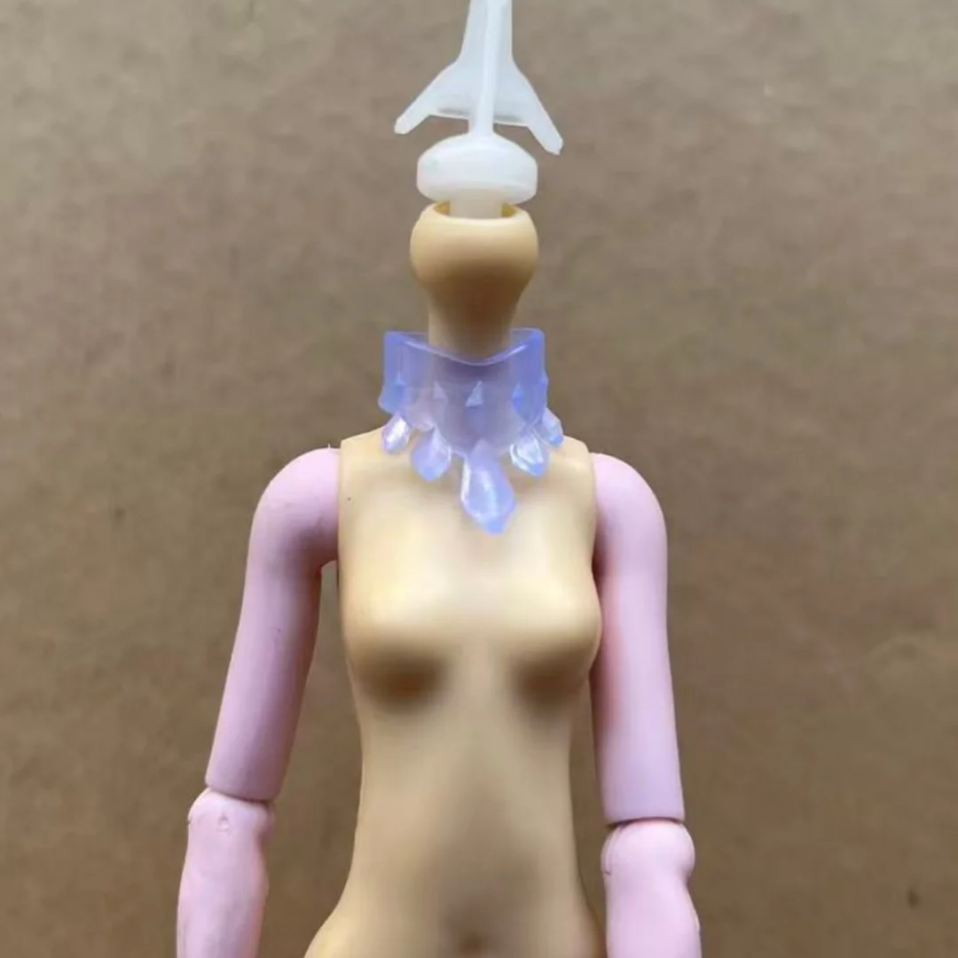 Kleurrijke monsterpopaccessoires - kettingen, taillebanden, hoofdbanden voor poppendecoraties, originele onderdelen voor creatief spelen