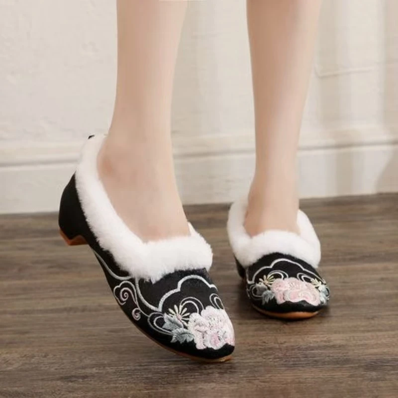 

Women Winter New Shallow Embroidered Cotton Shoes Low Heel Round Toe Slip On Plush Keep Warm Ethnic Style Cheongsam Hanfu Shoe