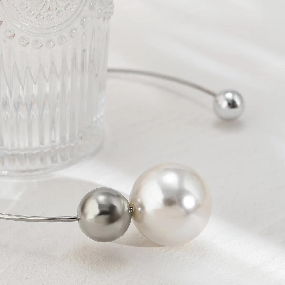 Asymmetric Faux Pearl Round Bead Necklace Metal Loop Pendant Simple Collarbone Choker For Women Daily