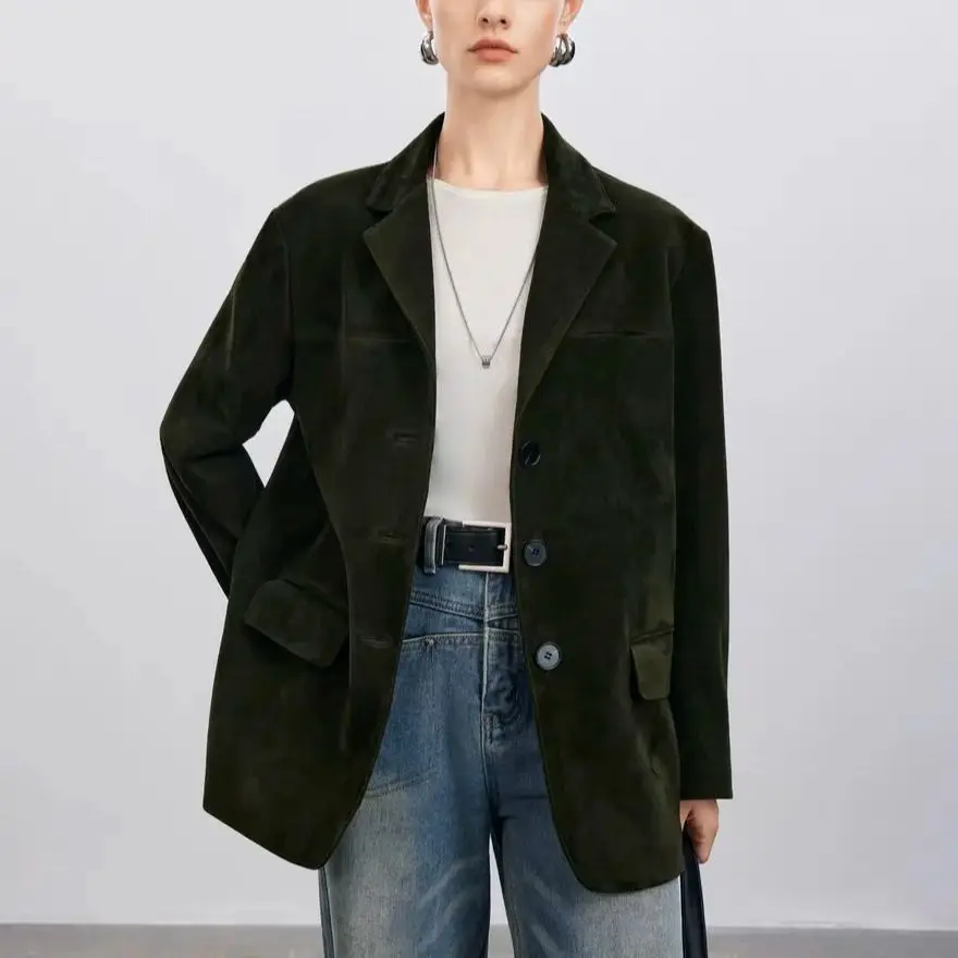 سترة كلاسيكية من جلد الغزال القهوة للنساء 2025 سترة جديدة عالية الإحساس فضفاضة كبيرة الحجم معطف نسائي غير رسمي ملابس الشارع