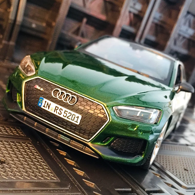 

Bburago 1:24 Audi RS5 Coupe модель автомобиля из сплава, двери можно открыть, как подарок друзьям на день рождения