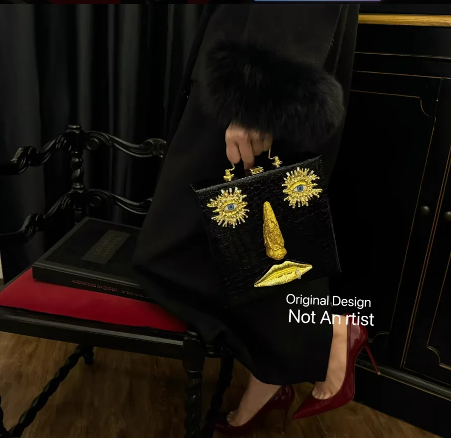 

Сумка-бокс YK в стиле сюрреализм: глаза, нос, рот, элементы человеческого тела из бетона, модный и изысканный дизайн для показов мод, ручная.