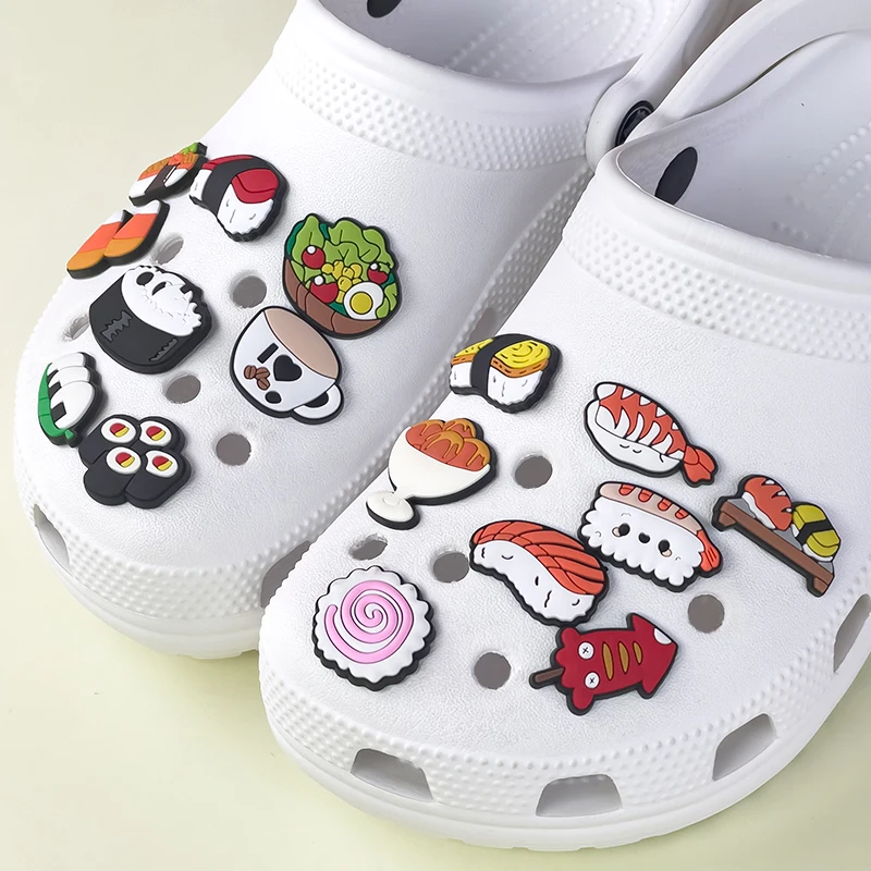 1/16 Uds. Amuletos para zapatos de comida, bola de arroz para Sushi, calamar, café, Clips para zapatos, accesorios, decoraciones, alfileres, zuecos, pantalones vaqueros para niños, regalo para mujeres
