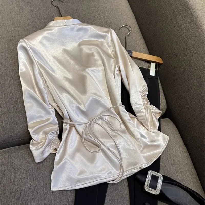 A New Summer Fashion and Stylish Top with Lace-up Cinched Waist V-neck Pleated Three-quarter Cufflinks Satin Acetate Suit Women
