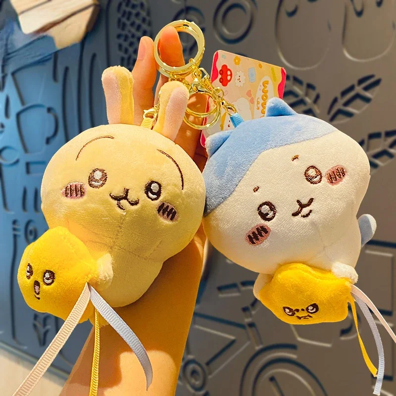 Chiikawa japonés de dibujos animados de peluche Xiaoba Usac colgante creatividad Jiikawa llavero Linda muñeca coche colgante tapones para los oídos tapa Accesorios