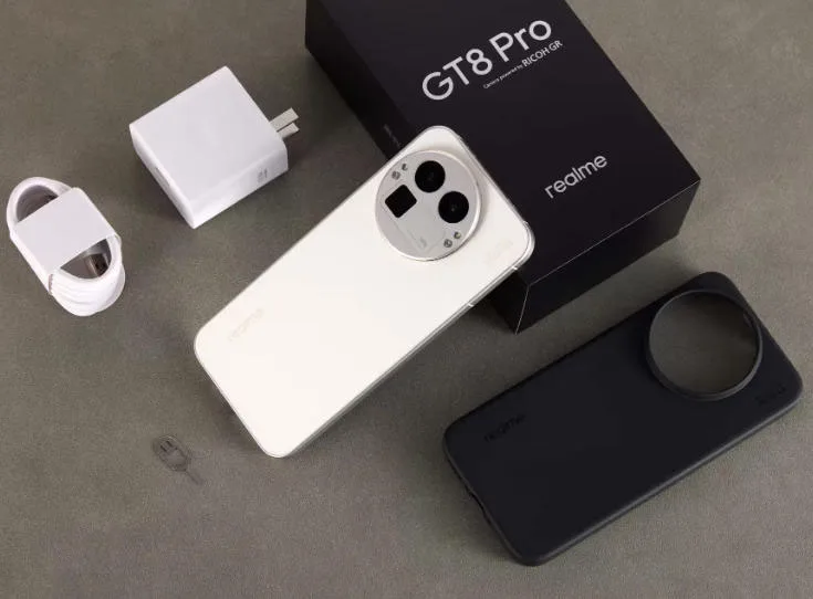 هاتف ذكي Realme GT8 Pro 5G بشاشة AMOLED مقاس 6.79 بوصة 144 هرتز 7000 مللي أمبير في الساعة 120 وات شحن فائق 50 وات شحن لاسلكي سنابدراجون 8 Elite Gen 5