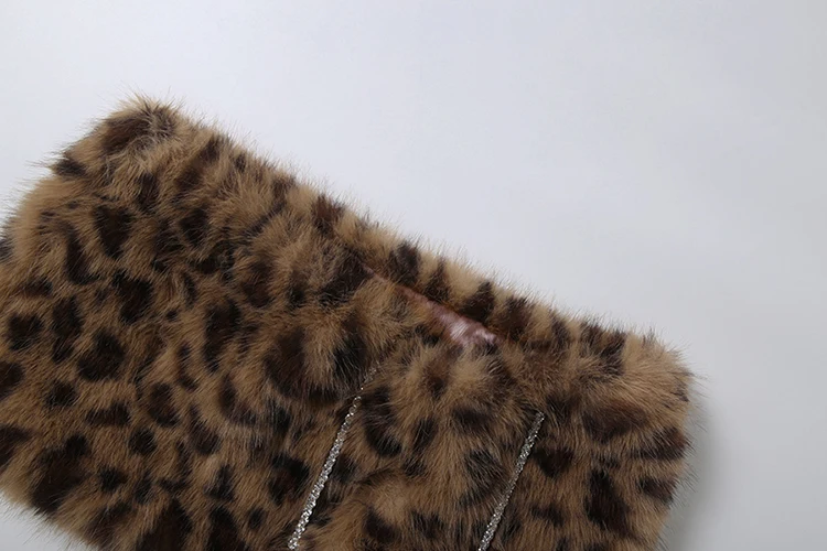 Nibber 2-teiliges Set für Damen, Leopardenmuster, pelziges Patchwork, Slash-Ausschnitt, volle Ärmel, T-Shirts + Miniröcke mit Strass-Dekoration, modische Anzüge – Detail 9