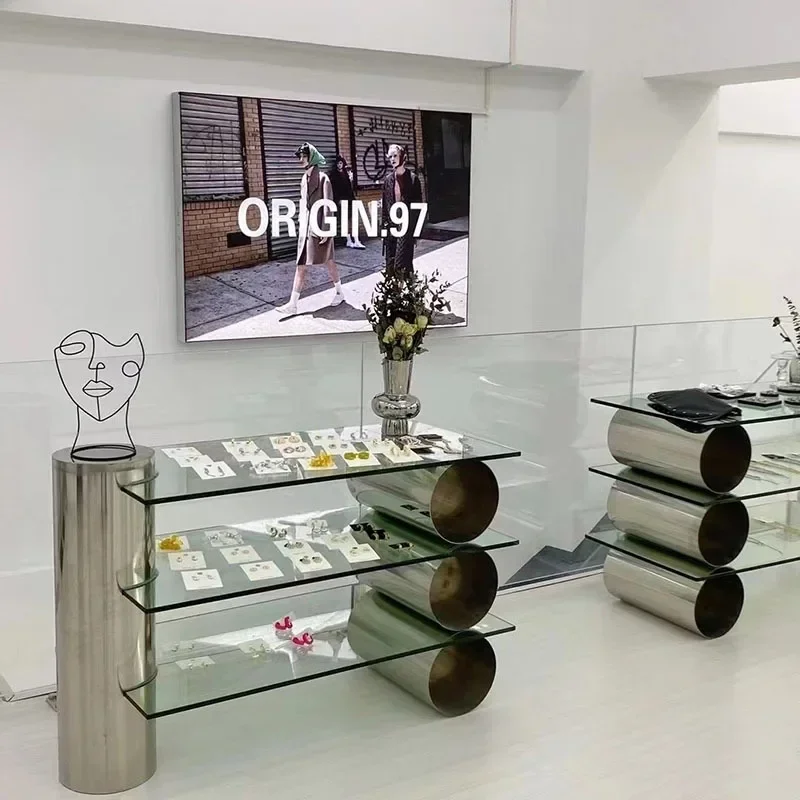 The island assembly platform lands on the multi-storey buyer's shop jewelry shelves and shoe bag store display shelves