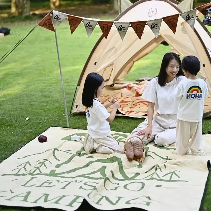 Outdoor Camping Picnic Mat Moisture-proof and Waterproof Portable Spring Outings Foldable Picnic Blanket Blanket Throw Blanket