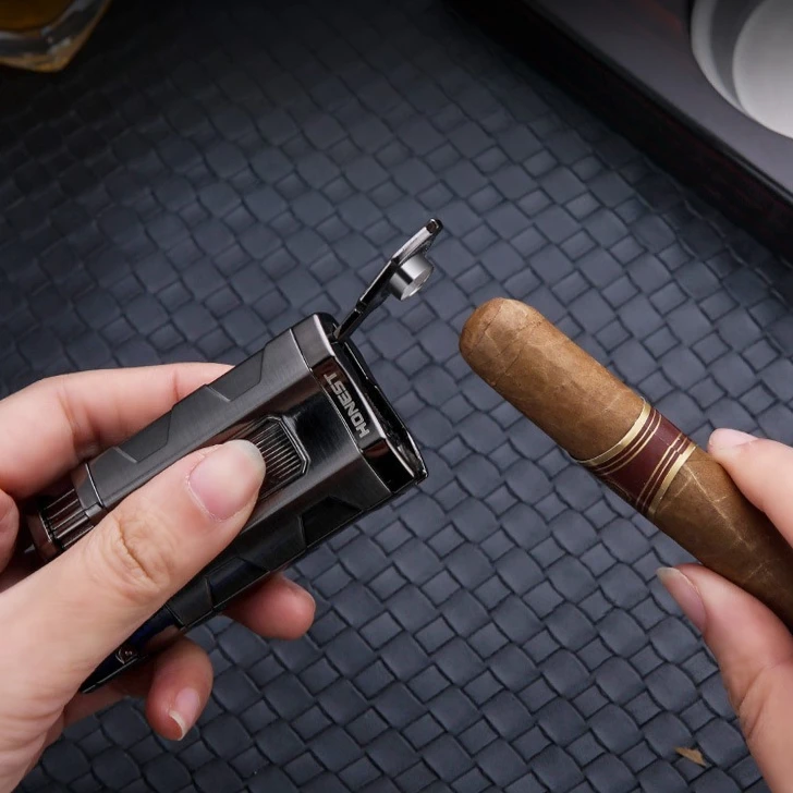 

Inflatable Windproof Point Metal Cigar-specific Lighter with Three Direct Fire High Power and Cigar Cigarette Accessories gift