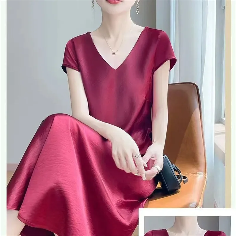 Nieuwe jurk met kleine vliegende mouwen Acetaatsatijn Fishtail-rok 45-graden schuin gesneden zomer Veelzijdige look Dunne high-end lange jurk