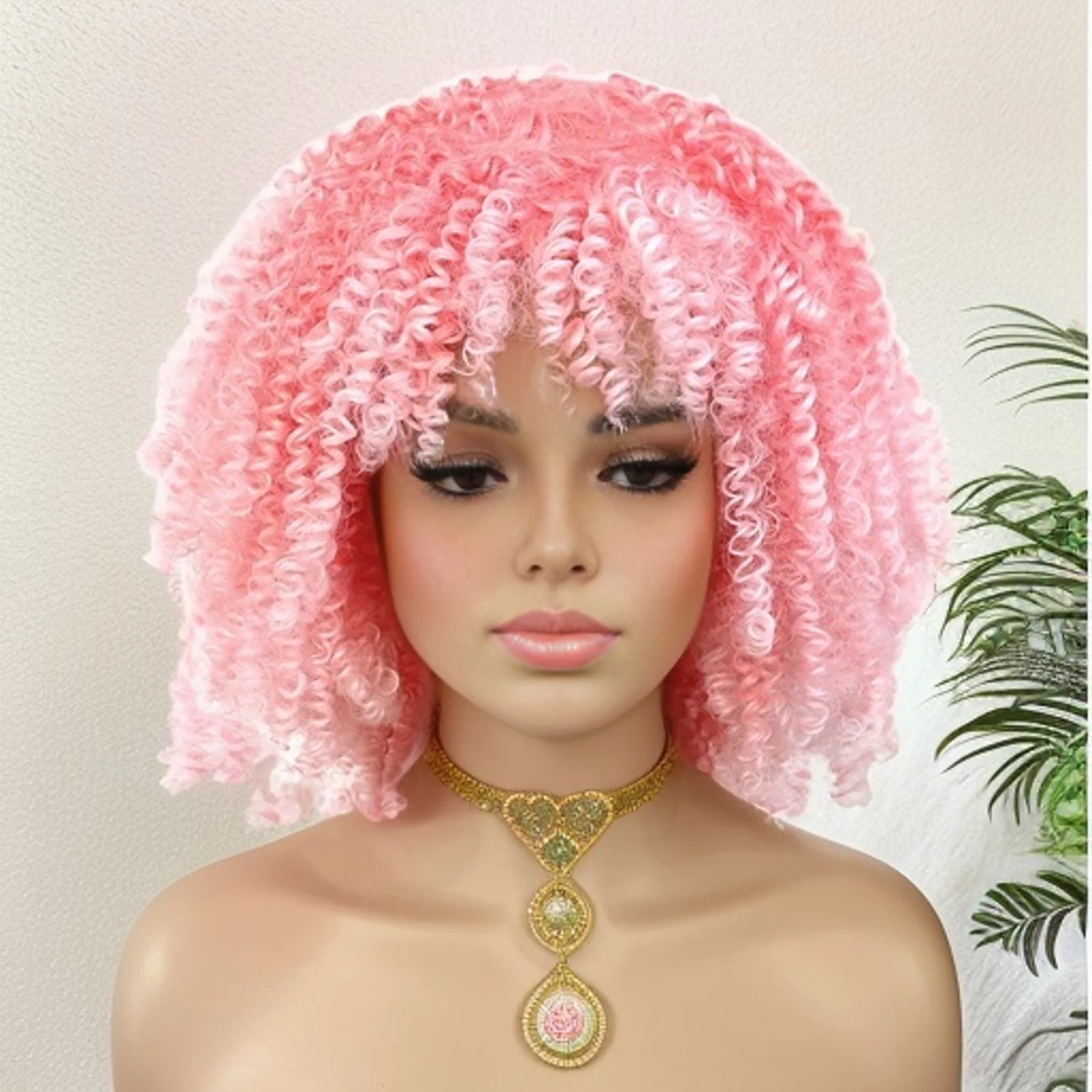 

Розовые афро вьющиеся парики из синтетических волос для женщин, пушистый короткий парик с челкой, естественный вид, повседневная вечеринка, косплей, термостойкий